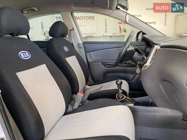 Серый Киа Рио, объемом двигателя 1.4 л и пробегом 98 тыс. км за 5990 $, фото 27 на Automoto.ua