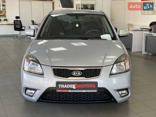 Серый Киа Рио, объемом двигателя 1.4 л и пробегом 98 тыс. км за 5990 $, фото 4 на Automoto.ua
