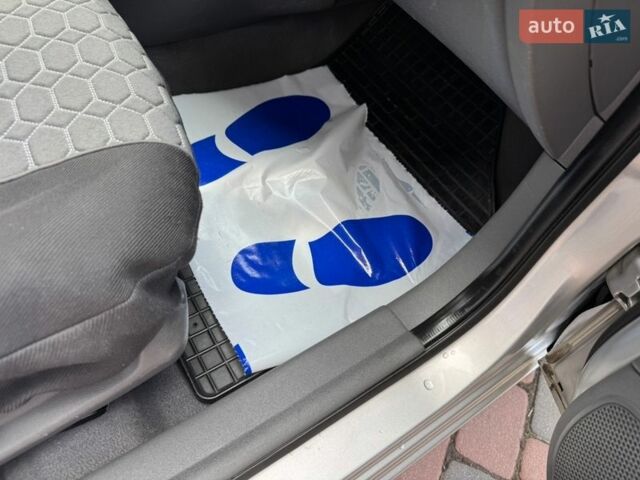 Серый Киа Рио, объемом двигателя 1.4 л и пробегом 227 тыс. км за 6850 $, фото 58 на Automoto.ua