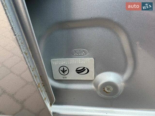 Серый Киа Рио, объемом двигателя 1.4 л и пробегом 227 тыс. км за 6850 $, фото 56 на Automoto.ua