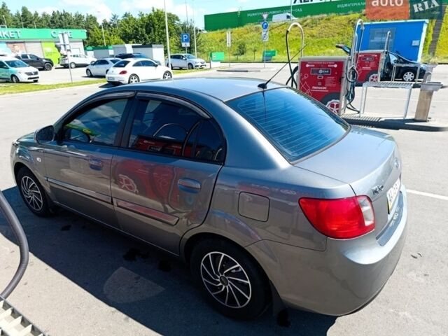 Серый Киа Рио, объемом двигателя 1.4 л и пробегом 337 тыс. км за 4700 $, фото 3 на Automoto.ua
