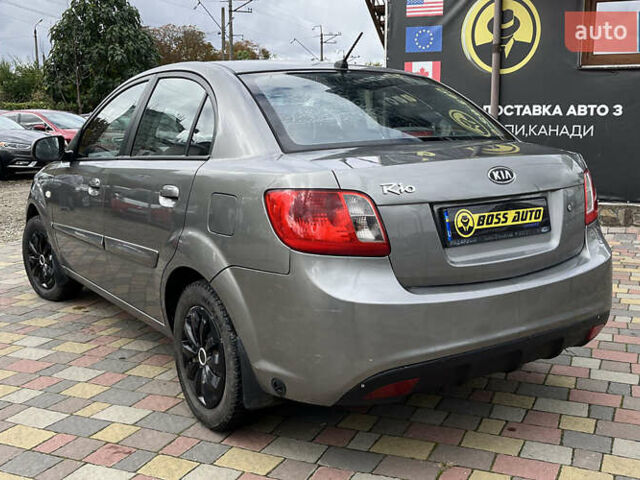 Киа Рио 2010 в Стрые на Automoto.ua Серый Киа Рио, объемом двигателя 1.4 л и пробегом 166 тыс. км за 3999 $, фото 4 на Automoto.ua