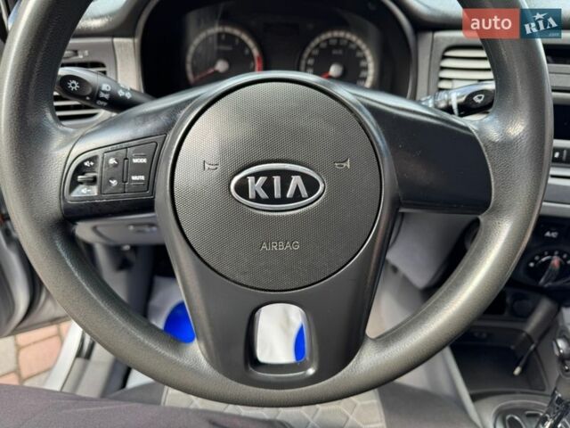 Серый Киа Рио, объемом двигателя 1.4 л и пробегом 227 тыс. км за 6850 $, фото 85 на Automoto.ua