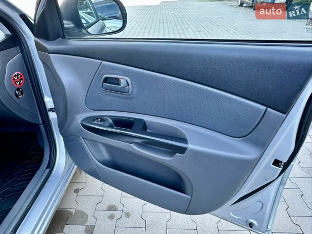 Серый Киа Рио, объемом двигателя 1.5 л и пробегом 190 тыс. км за 5800 $, фото 18 на Automoto.ua