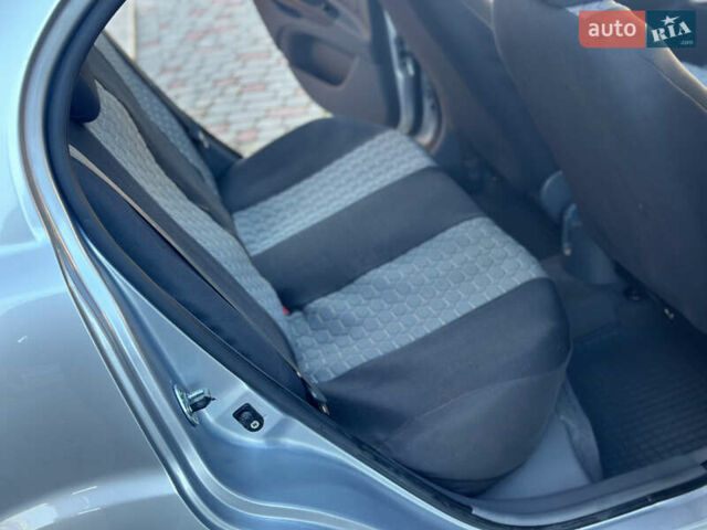 Серый Киа Рио, объемом двигателя 1.4 л и пробегом 227 тыс. км за 6750 $, фото 61 на Automoto.ua