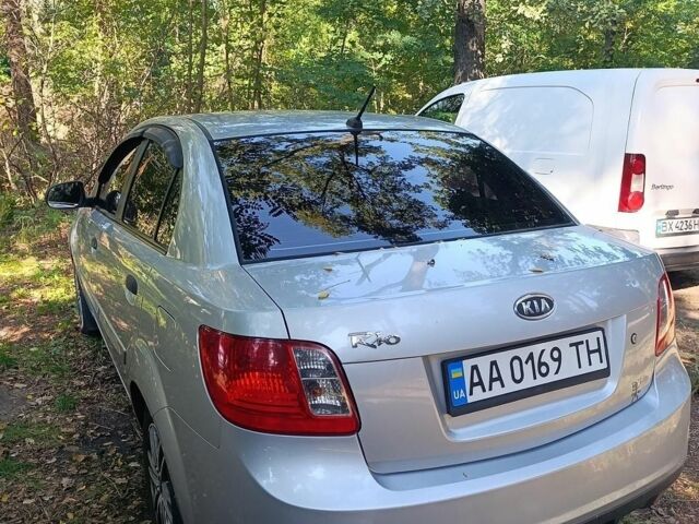 Серый Киа Рио, объемом двигателя 1.4 л и пробегом 293 тыс. км за 5200 $, фото 3 на Automoto.ua