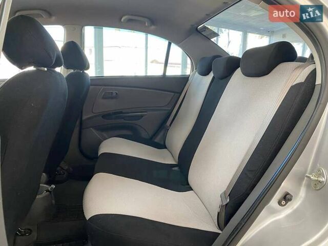 Серый Киа Рио, объемом двигателя 1.4 л и пробегом 98 тыс. км за 5990 $, фото 24 на Automoto.ua
