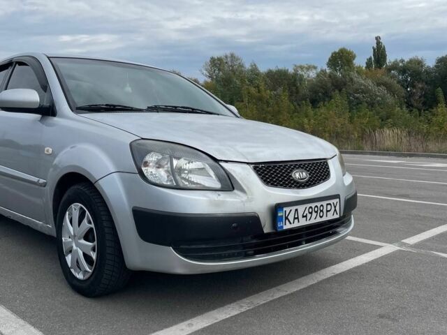 Сірий Кіа Ріо, об'ємом двигуна 1.5 л та пробігом 470 тис. км за 3008 $, фото 4 на Automoto.ua