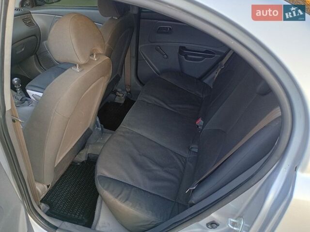 Серый Киа Рио, объемом двигателя 1.4 л и пробегом 301 тыс. км за 3700 $, фото 11 на Automoto.ua