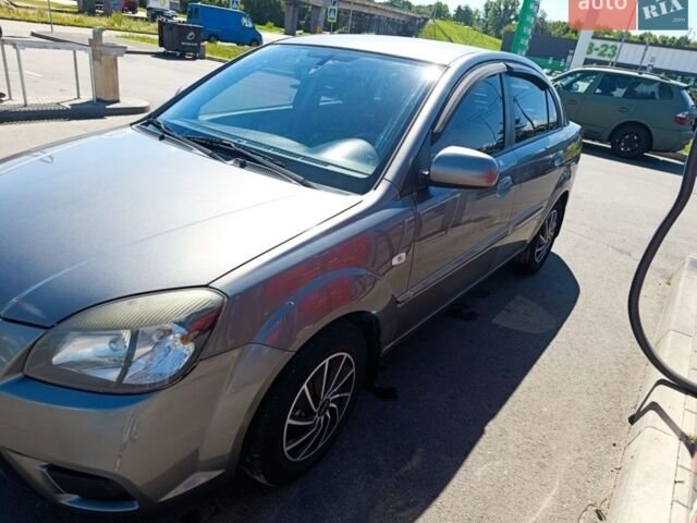 Серый Киа Рио, объемом двигателя 1.4 л и пробегом 337 тыс. км за 4700 $, фото 4 на Automoto.ua