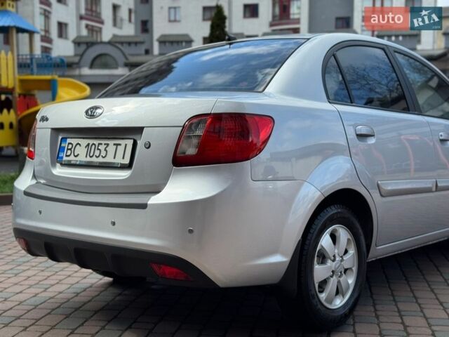 Серый Киа Рио, объемом двигателя 1.4 л и пробегом 227 тыс. км за 6750 $, фото 165 на Automoto.ua