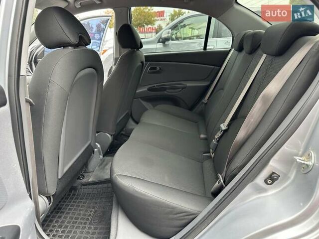 Серый Киа Рио, объемом двигателя 1.49 л и пробегом 297 тыс. км за 5999 $, фото 30 на Automoto.ua