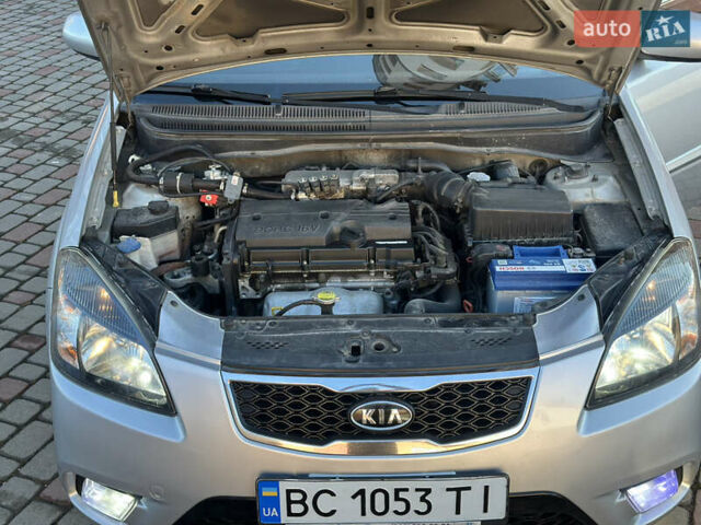 Серый Киа Рио, объемом двигателя 1.4 л и пробегом 227 тыс. км за 6750 $, фото 75 на Automoto.ua