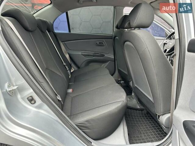 Серый Киа Рио, объемом двигателя 1.49 л и пробегом 297 тыс. км за 5999 $, фото 32 на Automoto.ua