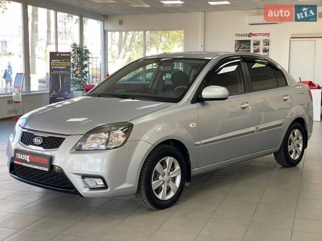 Серый Киа Рио, объемом двигателя 1.4 л и пробегом 98 тыс. км за 5990 $, фото 1 на Automoto.ua