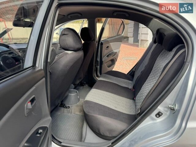 Серый Киа Рио, объемом двигателя 1.4 л и пробегом 227 тыс. км за 6850 $, фото 44 на Automoto.ua