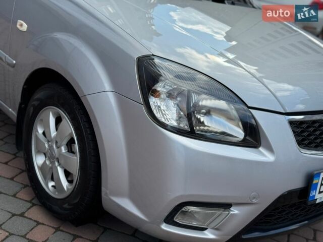 Серый Киа Рио, объемом двигателя 1.4 л и пробегом 227 тыс. км за 6850 $, фото 170 на Automoto.ua