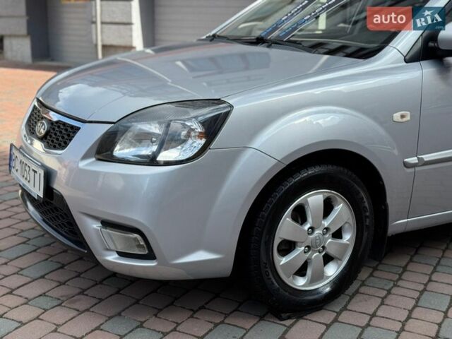 Серый Киа Рио, объемом двигателя 1.4 л и пробегом 227 тыс. км за 6850 $, фото 176 на Automoto.ua