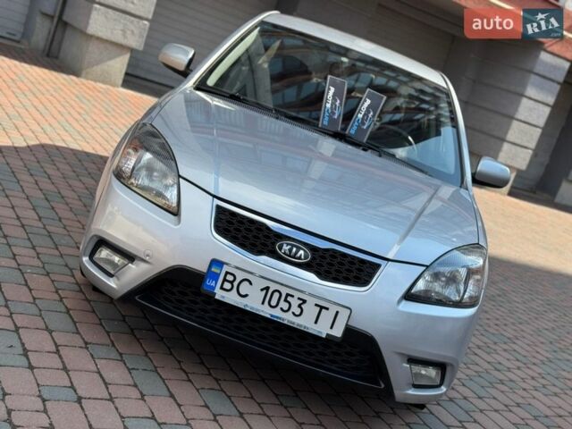 Серый Киа Рио, объемом двигателя 1.4 л и пробегом 227 тыс. км за 6850 $, фото 3 на Automoto.ua