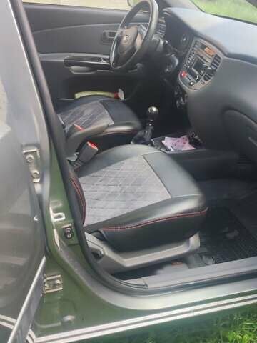 Серый Киа Рио, объемом двигателя 1.4 л и пробегом 164 тыс. км за 4800 $, фото 3 на Automoto.ua