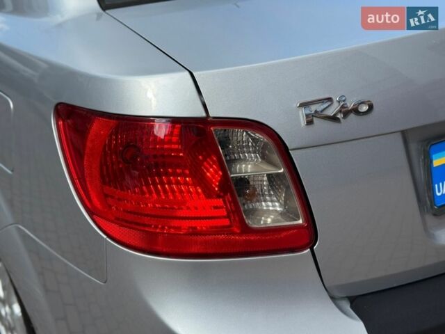 Серый Киа Рио, объемом двигателя 1.4 л и пробегом 227 тыс. км за 6850 $, фото 160 на Automoto.ua