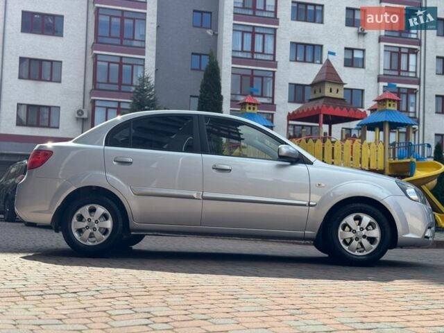 Серый Киа Рио, объемом двигателя 1.4 л и пробегом 227 тыс. км за 6750 $, фото 183 на Automoto.ua