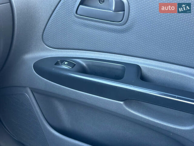 Серый Киа Рио, объемом двигателя 1.4 л и пробегом 227 тыс. км за 6750 $, фото 58 на Automoto.ua