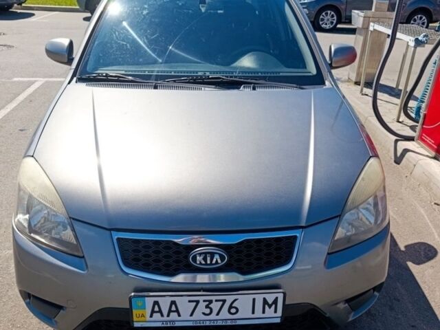 Серый Киа Рио, объемом двигателя 1.4 л и пробегом 337 тыс. км за 4700 $, фото 1 на Automoto.ua