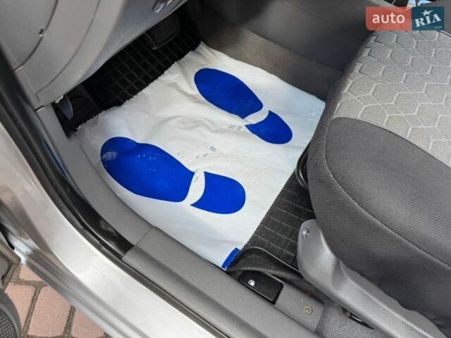 Серый Киа Рио, объемом двигателя 1.4 л и пробегом 227 тыс. км за 6850 $, фото 80 на Automoto.ua