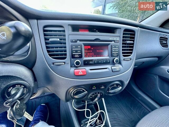 Серый Киа Рио, объемом двигателя 1.5 л и пробегом 190 тыс. км за 5800 $, фото 24 на Automoto.ua