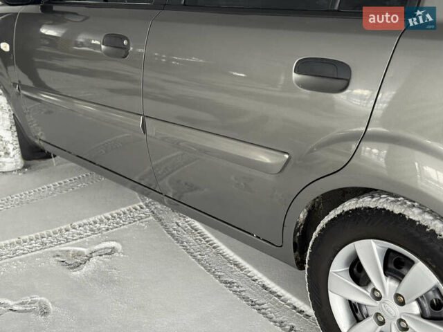 Серый Киа Рио, объемом двигателя 1.4 л и пробегом 99 тыс. км за 5500 $, фото 8 на Automoto.ua