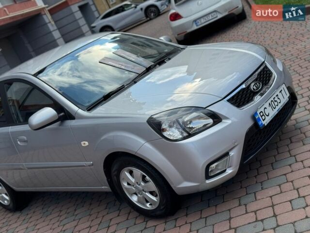 Серый Киа Рио, объемом двигателя 1.4 л и пробегом 227 тыс. км за 6850 $, фото 167 на Automoto.ua