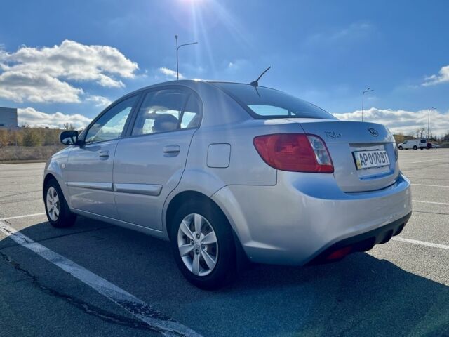 Сірий Кіа Ріо, об'ємом двигуна 1.4 л та пробігом 219 тис. км за 4500 $, фото 4 на Automoto.ua