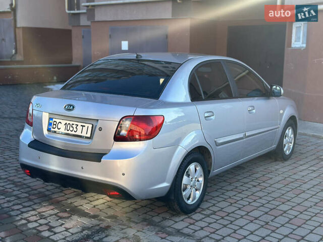 Серый Киа Рио, объемом двигателя 1.4 л и пробегом 227 тыс. км за 6750 $, фото 12 на Automoto.ua