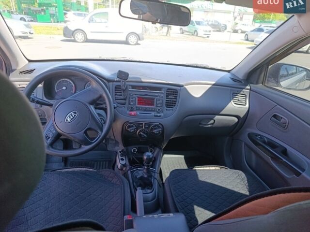 Серый Киа Рио, объемом двигателя 1.4 л и пробегом 337 тыс. км за 4700 $, фото 6 на Automoto.ua
