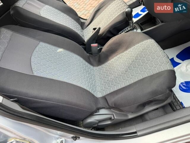 Серый Киа Рио, объемом двигателя 1.4 л и пробегом 227 тыс. км за 6850 $, фото 54 на Automoto.ua