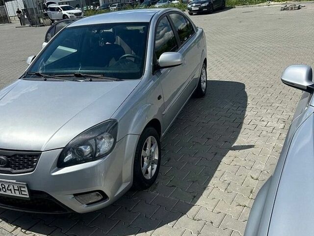 Серый Киа Рио, объемом двигателя 1.4 л и пробегом 201 тыс. км за 7000 $, фото 1 на Automoto.ua