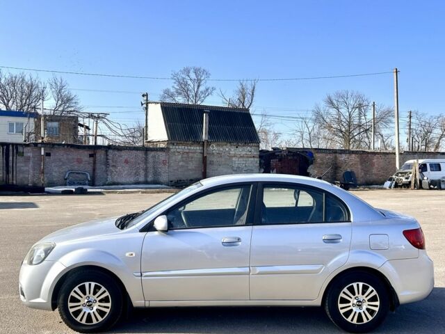 Сірий Кіа Ріо, об'ємом двигуна 1.5 л та пробігом 160 тис. км за 5800 $, фото 6 на Automoto.ua