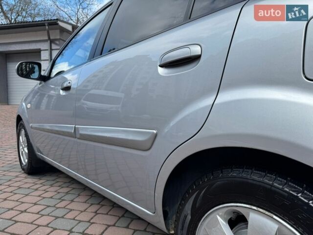 Серый Киа Рио, объемом двигателя 1.4 л и пробегом 227 тыс. км за 6850 $, фото 152 на Automoto.ua