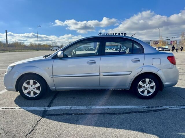 Сірий Кіа Ріо, об'ємом двигуна 1.4 л та пробігом 219 тис. км за 4500 $, фото 5 на Automoto.ua