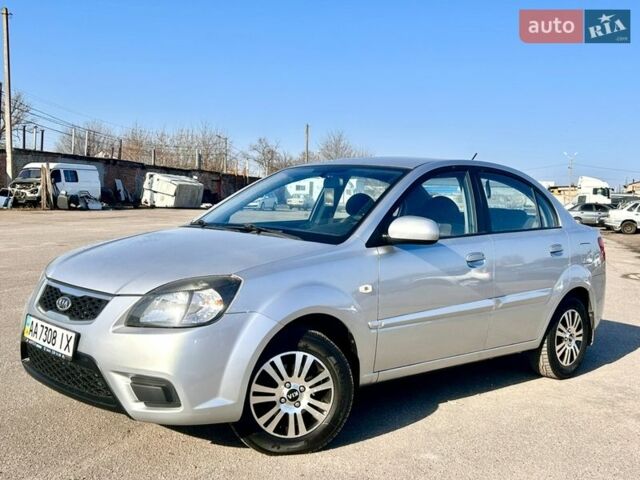 Сірий Кіа Ріо, об'ємом двигуна 1.5 л та пробігом 190 тис. км за 5800 $, фото 10 на Automoto.ua