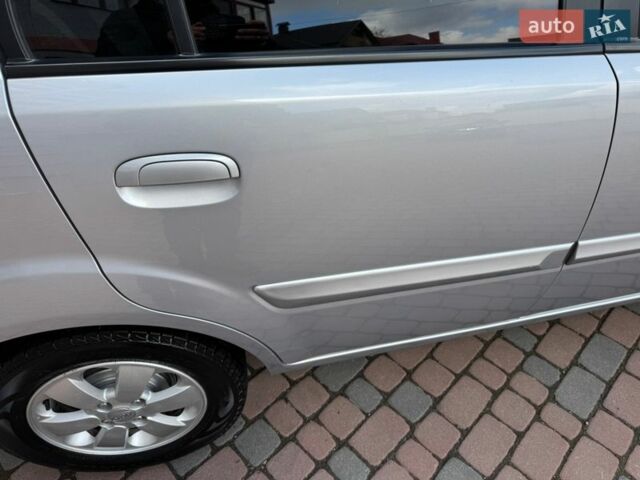 Серый Киа Рио, объемом двигателя 1.4 л и пробегом 227 тыс. км за 6750 $, фото 102 на Automoto.ua