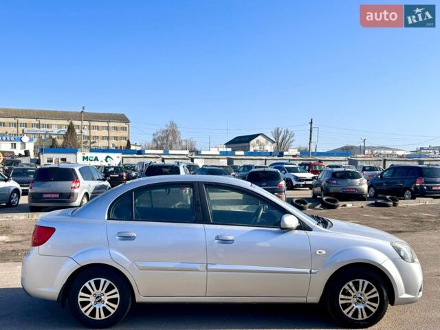 Сірий Кіа Ріо, об'ємом двигуна 1.5 л та пробігом 190 тис. км за 5800 $, фото 2 на Automoto.ua