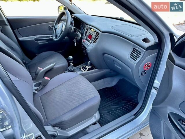 Серый Киа Рио, объемом двигателя 1.5 л и пробегом 190 тыс. км за 5800 $, фото 17 на Automoto.ua