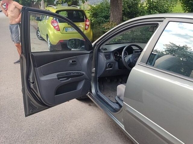 Сірий Кіа Ріо, об'ємом двигуна 1.4 л та пробігом 27 тис. км за 5800 $, фото 6 на Automoto.ua