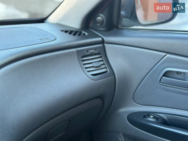 Серый Киа Рио, объемом двигателя 1.4 л и пробегом 227 тыс. км за 6750 $, фото 57 на Automoto.ua