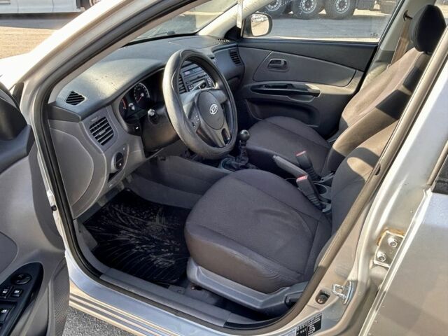 Сірий Кіа Ріо, об'ємом двигуна 1.5 л та пробігом 160 тис. км за 5800 $, фото 14 на Automoto.ua