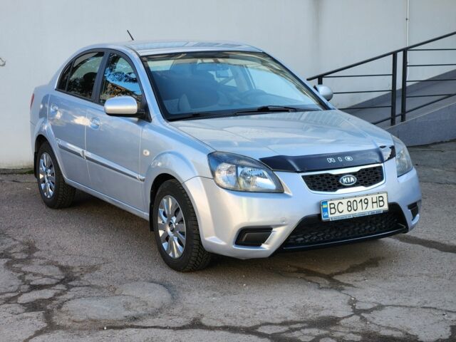 Серый Киа Рио, объемом двигателя 1.3 л и пробегом 207 тыс. км за 5400 $, фото 1 на Automoto.ua