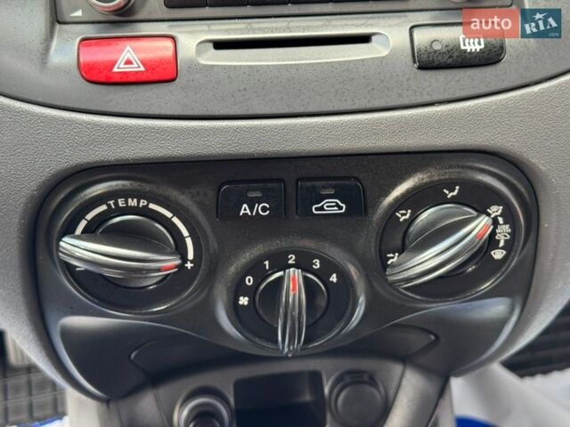Серый Киа Рио, объемом двигателя 1.4 л и пробегом 227 тыс. км за 6850 $, фото 88 на Automoto.ua