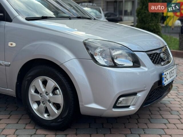 Серый Киа Рио, объемом двигателя 1.4 л и пробегом 227 тыс. км за 6750 $, фото 169 на Automoto.ua